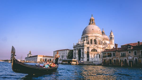 Escapade à Venise : une aventure romantique au fil de l'eau